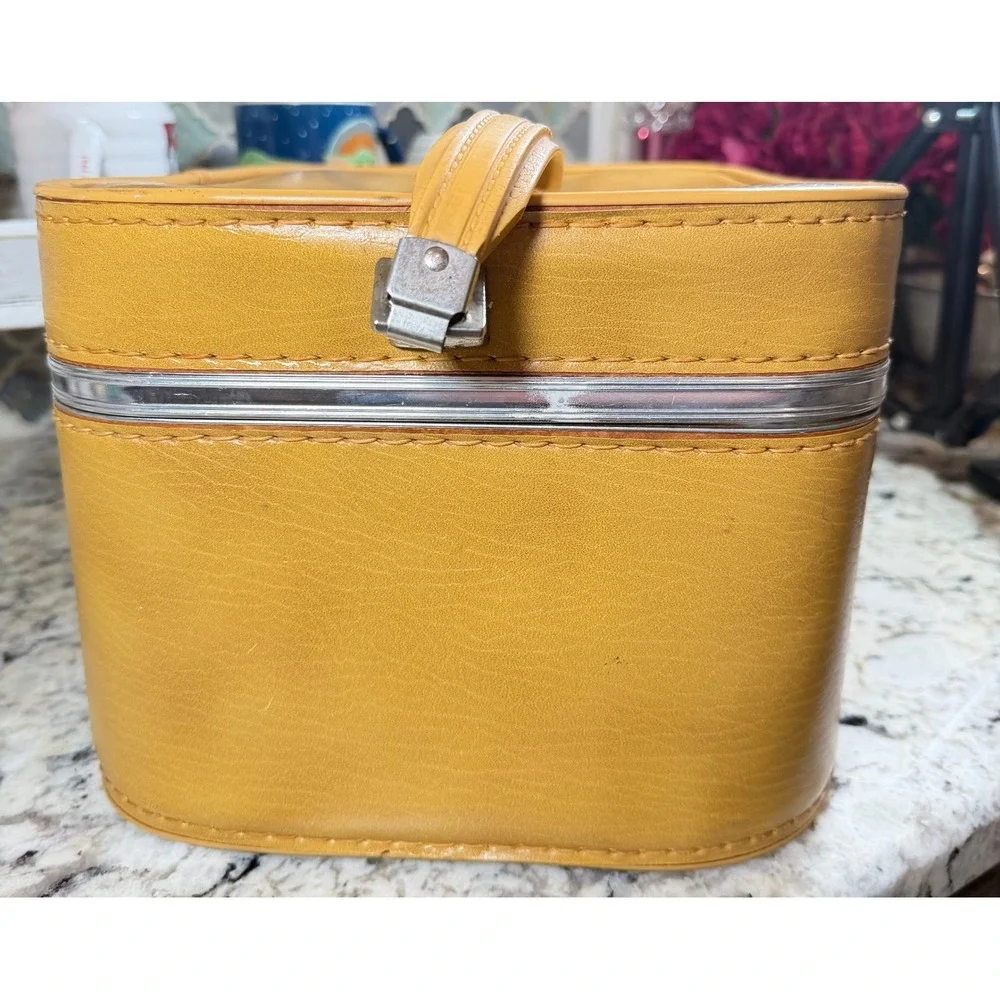 Vintage Train Case Womens L Mustard Yellow Retro Makeup Vanity Box Mid Century